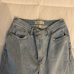 Abercrombie Curve Love Ultra High Rise 90s Straight Jean sz 8/29